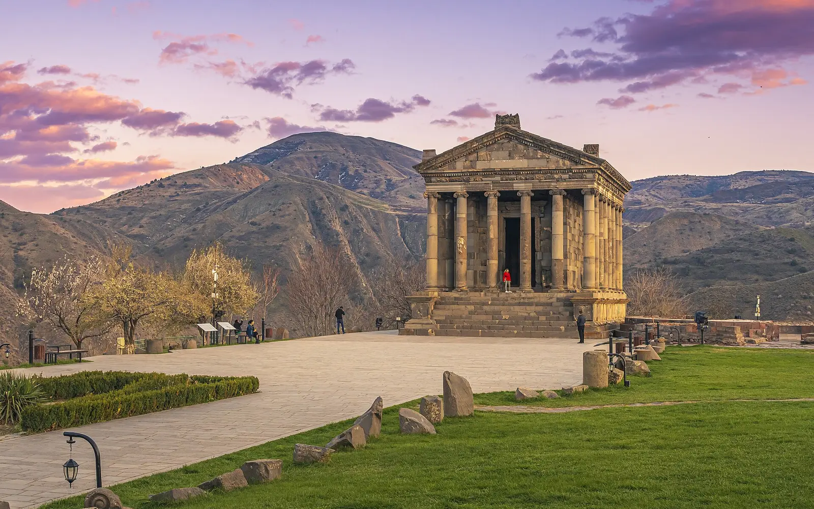 Garni, Taşlar Senfonisi, Lavaş ve Tatlı Sujukh Atölyeleri, Geghard